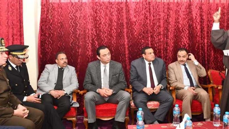 محافظ البحيرة يقدم