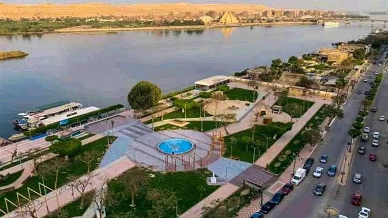 1000 شاب وفتاة يزورون