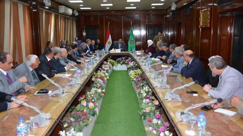 محافظ الدقهلية يجتمع