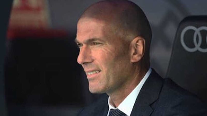 زيدان يلتقط صورا