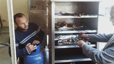 ضبط لحوم مجهولة ورفع إشغالات بحي غرب أسيوط