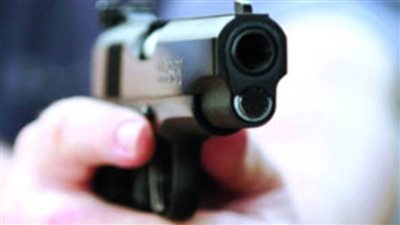 عاطل يطلق النيران على عامل في مشاجرة بالخصوص