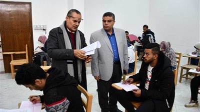 470 طالبا بآداب القناة يؤدون الامتحانات الفصلية بثلاثة برامج مميزة