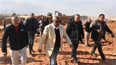 “طلعت” و”غنيم” يتفقدان المشروعات الجاري تنفيذها بالقاهرة الجديدة