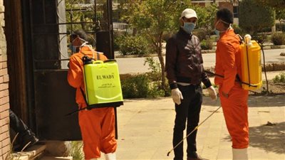 جامعة المنيا تواصل إجراءات تطهير وتعقيم منشآتها لمجابهة فيروس 