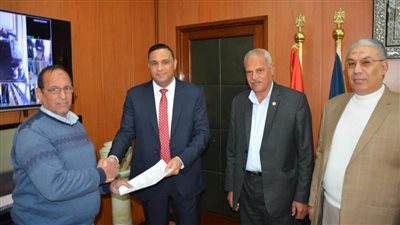 محافظ الدقهلية يسلم عقود تقنين أملاك الدولة للمواطنين