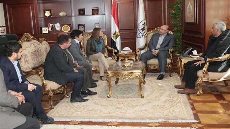 محافظ بني سويف يلتقي