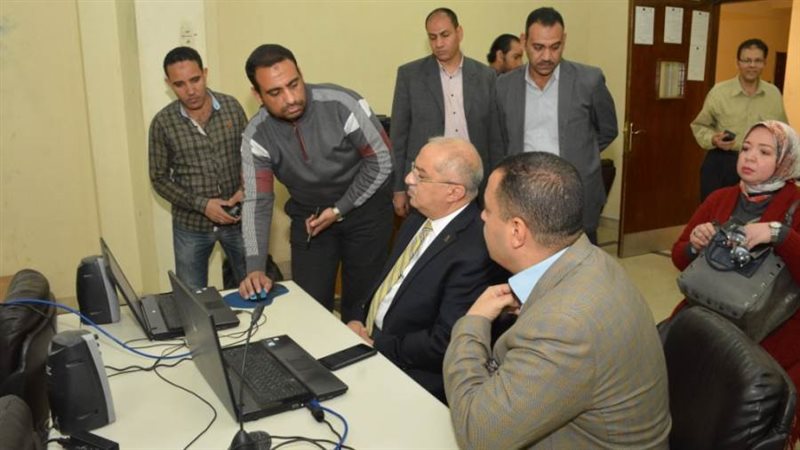 رئيس الجامعة خلال