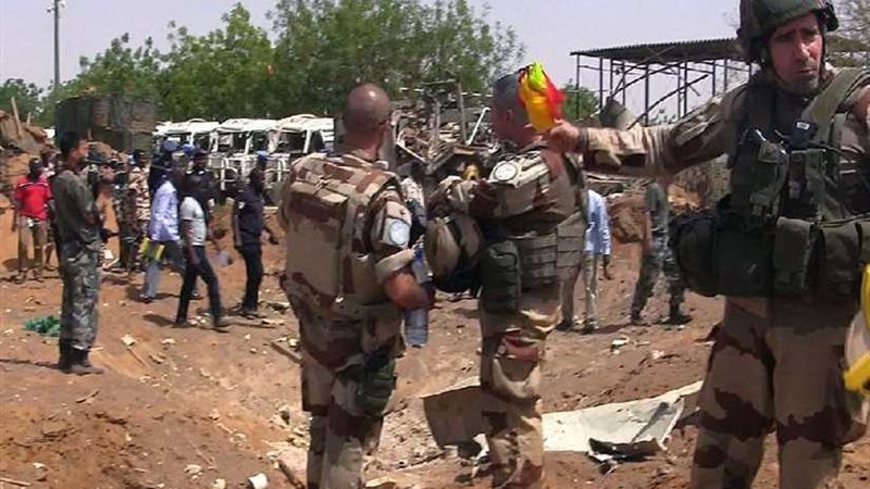 إصابة 20 شخصا في