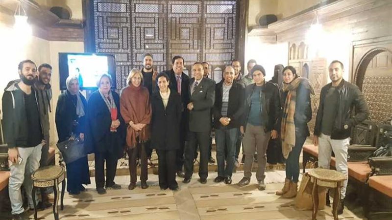 زاهي حواس يشارك في