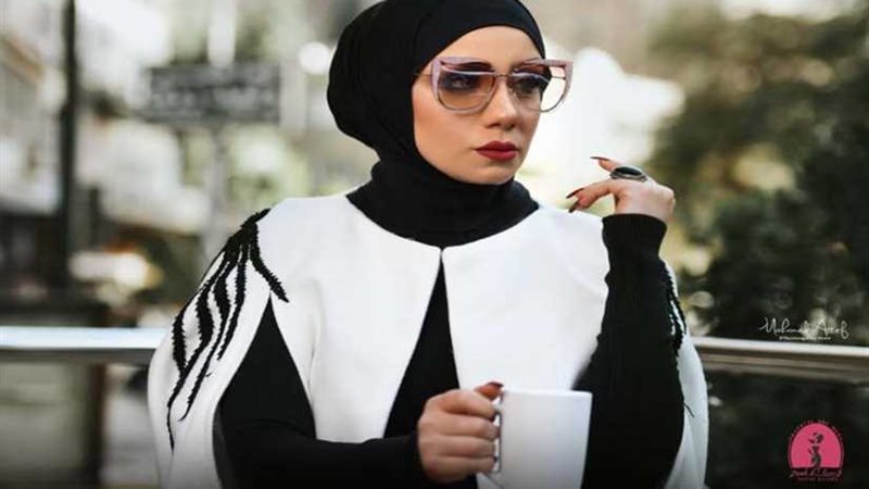 بالرمادي والأبيض..