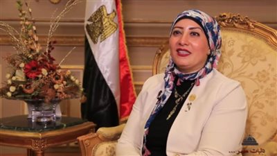 برلمانية: يجب تسهيل حصول العمالة غير المنتظمة على 500 جنيه لمواجهة 