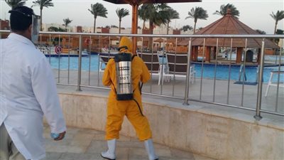  السياحة والصحة تبدآن تعقيم الفنادق بالغردقة