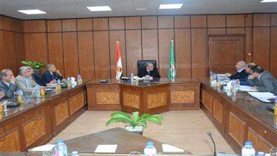 مشاكل المنيا على مائدة المحافظ ونواب البرلمان