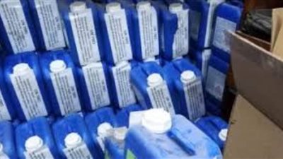 ضبط أدوات مطهرة وتعقيم مجهولة المصدر بالإسكندرية