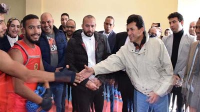 أشرف صبحي يفتتح أعمال تطوير مركز شباب بدر