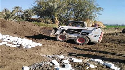 إزالة تعديات على أراضي زراعية بـ 3 مراكز بأسيوط