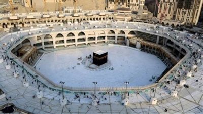 السعودية تعلق الصلاة والتواجد بساحات الحرمين الشريفين..