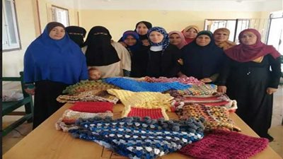 الفنون التطبيقية تنظم ورشة لتعليم الكروشيه بأسوان