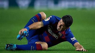 جراحة تبعد سواريز عن برشلونة حتى نهاية فبراير