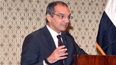 طلعت يتابع الإنشاءات بنادي الشركة المصرية للاتصالات