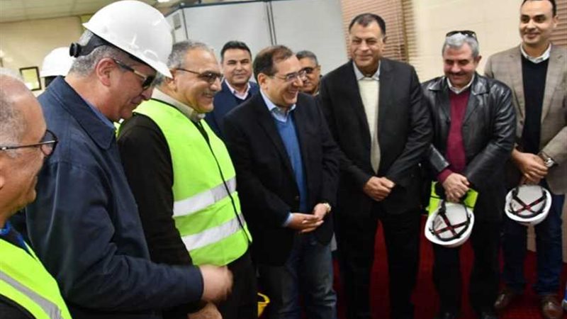 وزير البترول في جولة
