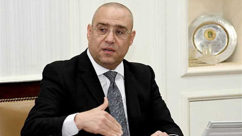 وزير الإسكان ومحافظ