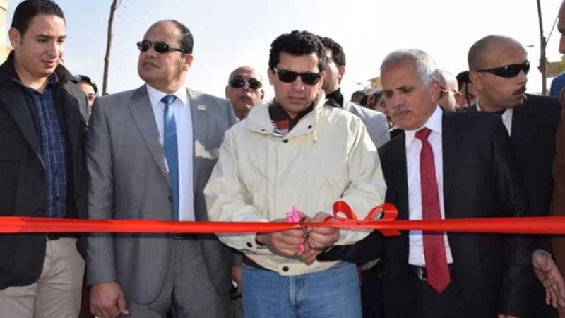 أشرف صبحي يتفقد مركز