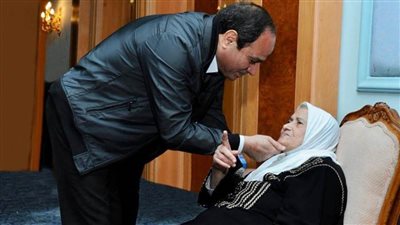الرئيس السيسي في عيد الأم: أتوجه بأغلى مشاعر الإنسانية لمن ضحت وأعطت وتفانت