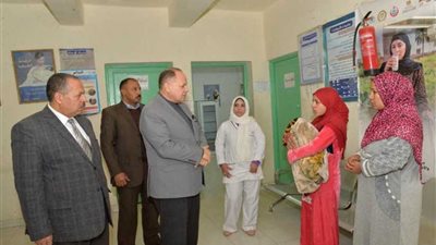 محافظ أسيوط يتفقد وحدة طب الأسرة بإسكندرية