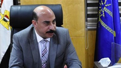 محافظ أسوان يلتقى شابين ابتكرا جهازا للتطهير والتعقيم ضد 