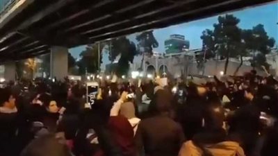 محتجو إيران على إسقاط الطائرة الأوكرانية يطالبون خامنئي بالرحيل