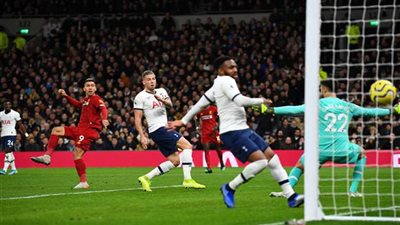 ليفربول يتقدم على توتنهام 0/1 في شوط أول مثير