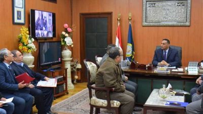 محافظ الدقهلية يوجه بتوفير شباك خاص لذوي الاحتياجات وأسانسير لكبار السن