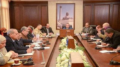 محافظ الإسكندرية يكافئ عمال 