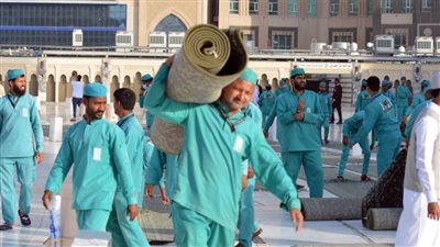 رفع السجّاد من الحرمين الشريفين للوقاية من فيروس كورونا