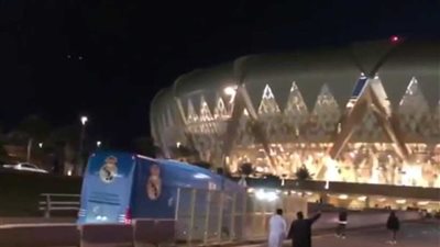 السوبر الإسباني.. وصول حافلتي ريال مدريد وأتلتيكو لإستاد الملك عبدالله