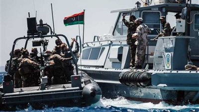 البحرية الليبية تجبر سفينة على التوجه إلى بنغازي بدلاً من مصراتة