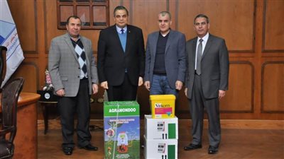 استمرار تعقيم مباني ومدرجات ومعامل جامعة 