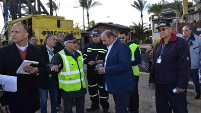 مرور يومي على الشركات والساحات والمعدات بميناء الإسكندرية