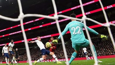 بالضربة القاضية.. ليفربول يفوز على توتنهام ويُكمل 20 مباراة بلا خسارة