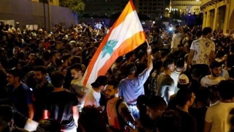 المتظاهرون اللبنانيون