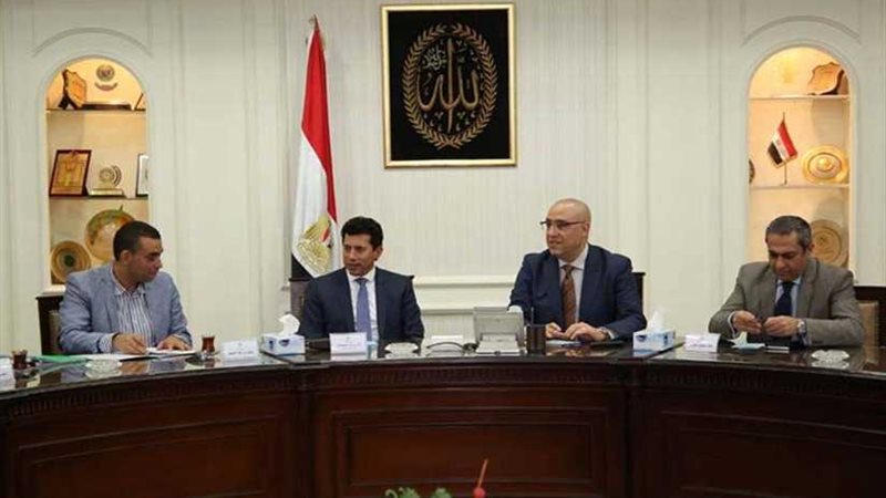 وزيران يبحثان توفير