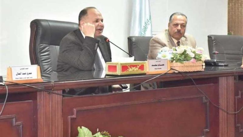 محافظ أسيوط يعقد