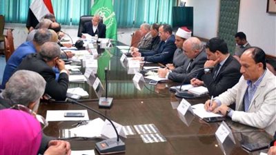 محافظ القليوبية يبحث تخريج دفعة جديدة لمن أدى الخدمة العامة