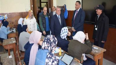 محافظ الدقهلية يتفقد لجان الامتحانات بمدرسة الثانوية بنات بالمنصورة