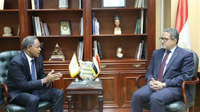 العناني يناقش سبل صحة وسلامة الأغذية في الفنادق