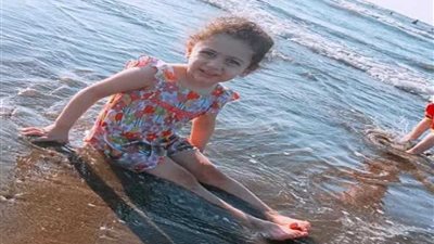 تشييع جثمان طفلة توفيت في حريق شقة بالدقهلية