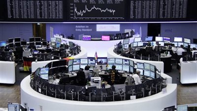 بورصات أوروبا تتراجع 4 % وسط حالة من الذعر بشأن استمرار تفشي 