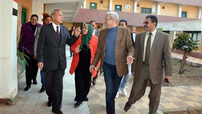 محافظ القليوبية: انتظام امتحانات الصف الثاني الثانوي باستخدام التابلت